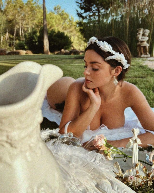 Сексуальний ангел: Демі Роуз розбурхала несподіваною зйомкою – 18+ - фото 512648