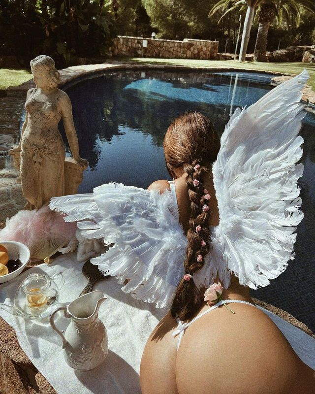 Сексуальний ангел: Демі Роуз розбурхала несподіваною зйомкою – 18+ - фото 512649