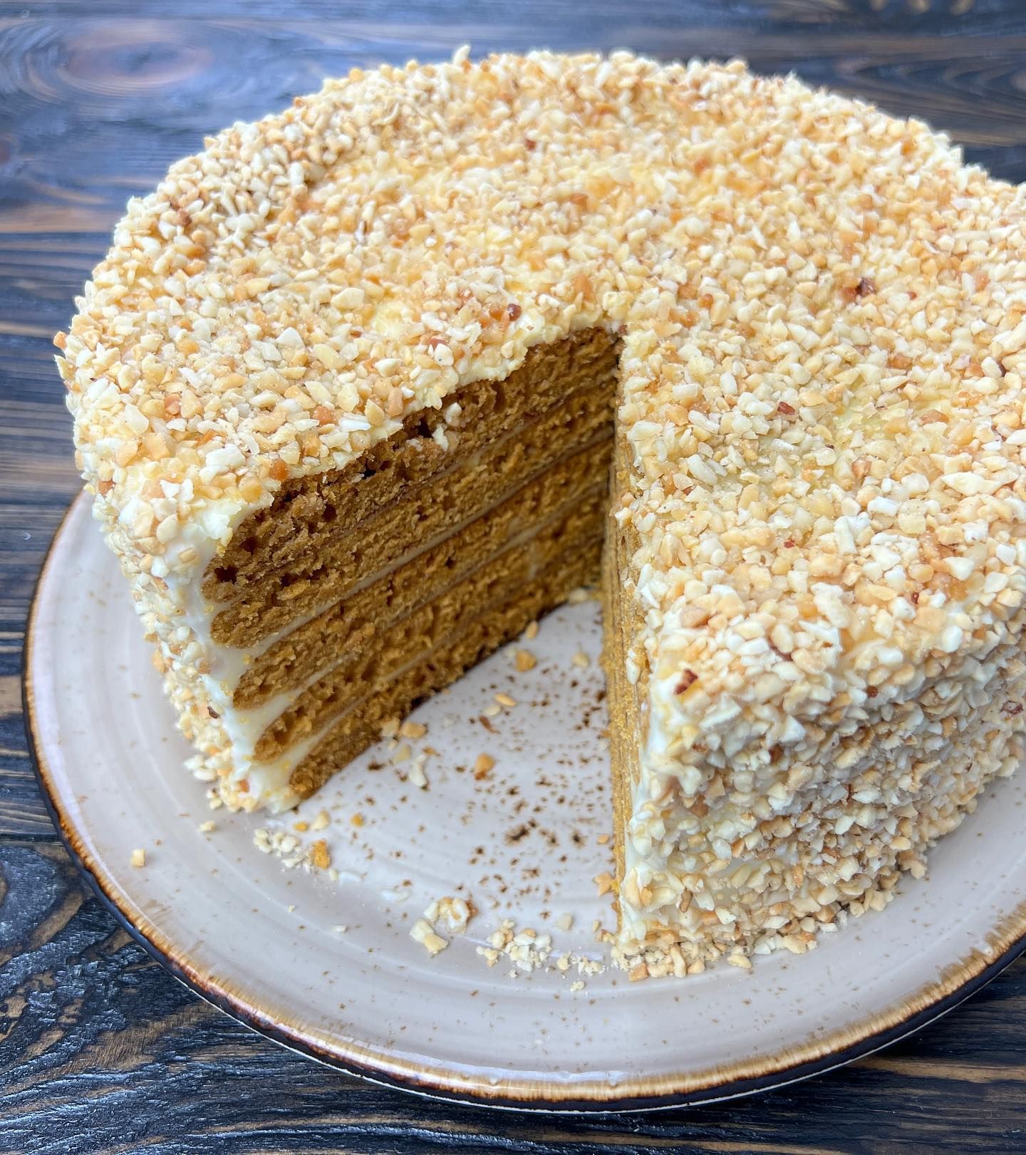 Ліза Глінська розповіла, як приготувати торт медовик без випікання у духовці