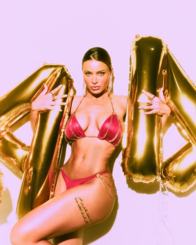 Колишня порнозірка Лана Роудс розбурхала фанів новими фото – 18+ - фото 513081