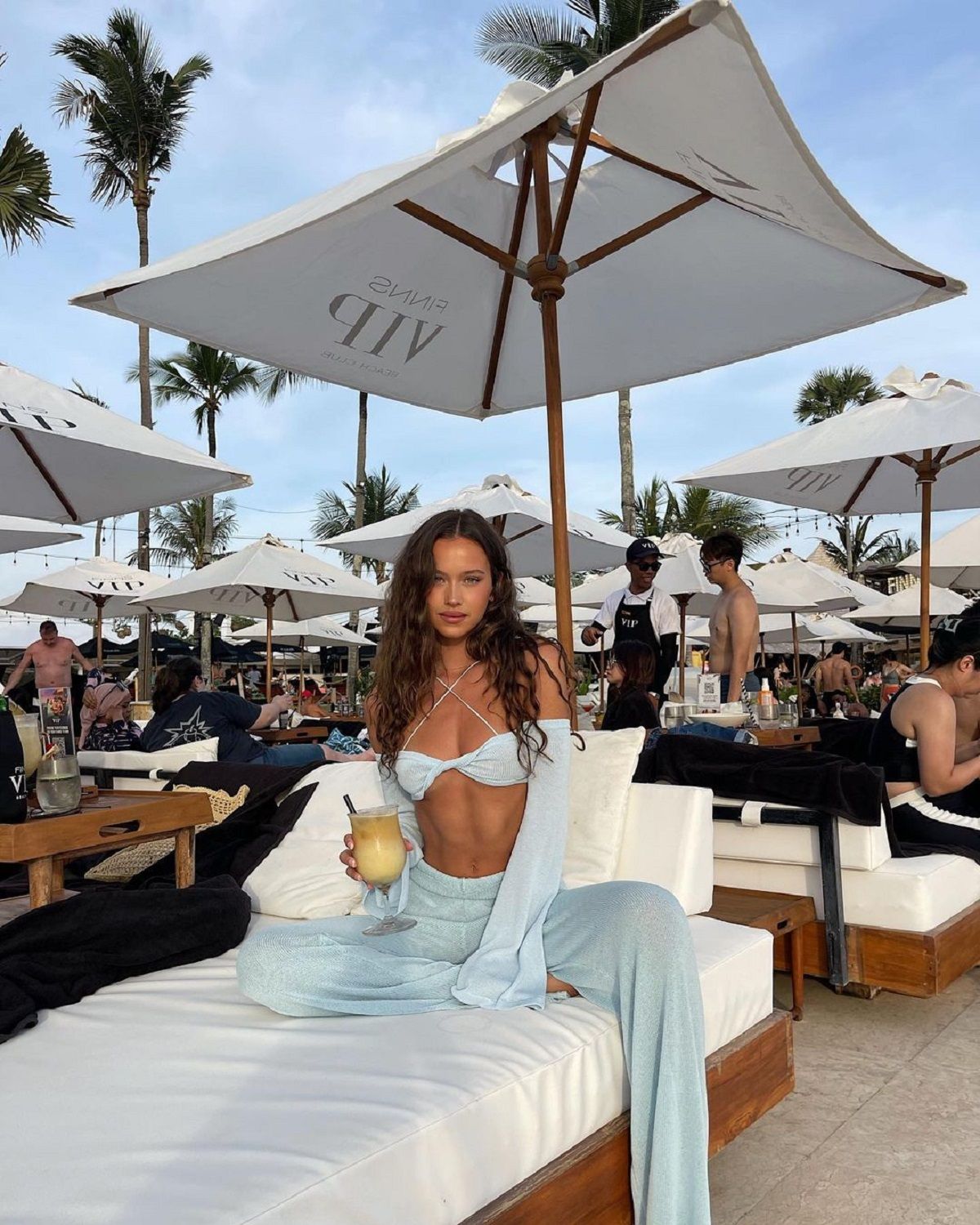 Ізабель Метерз похизувалась фігурою - фото 1