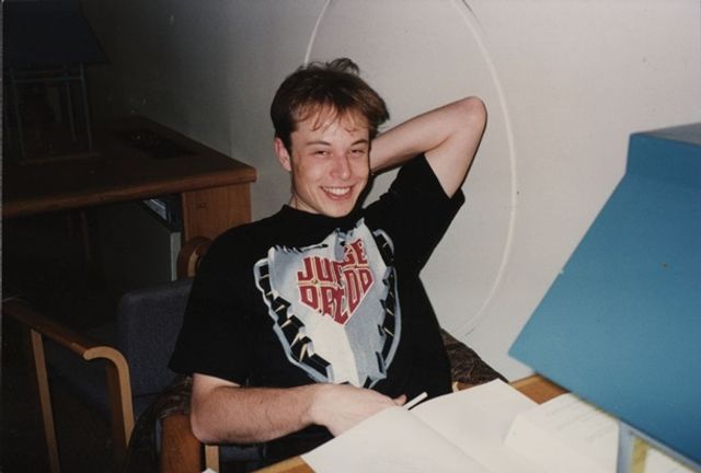 Колишня дівчина Ілона Маска пустила з молотка старі речі мільярдера - фото 513290