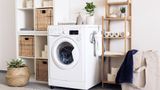 Чому дверцята пральних машин роблять опуклими: блогерка розкрила таємницю