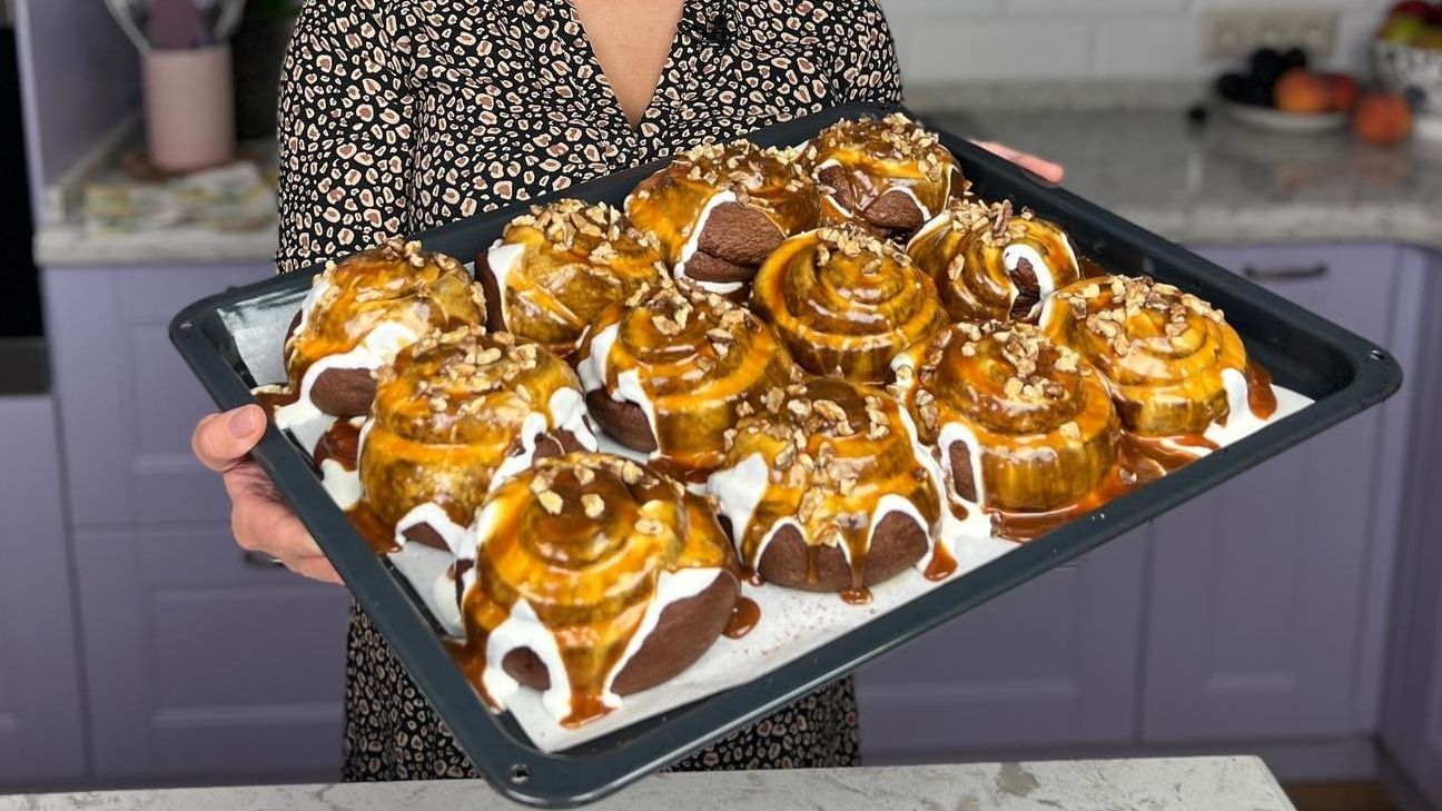 Ліза Глінська поділилася осіннім рецептом: шоколадні сіннабони із карамеллю - фото 1