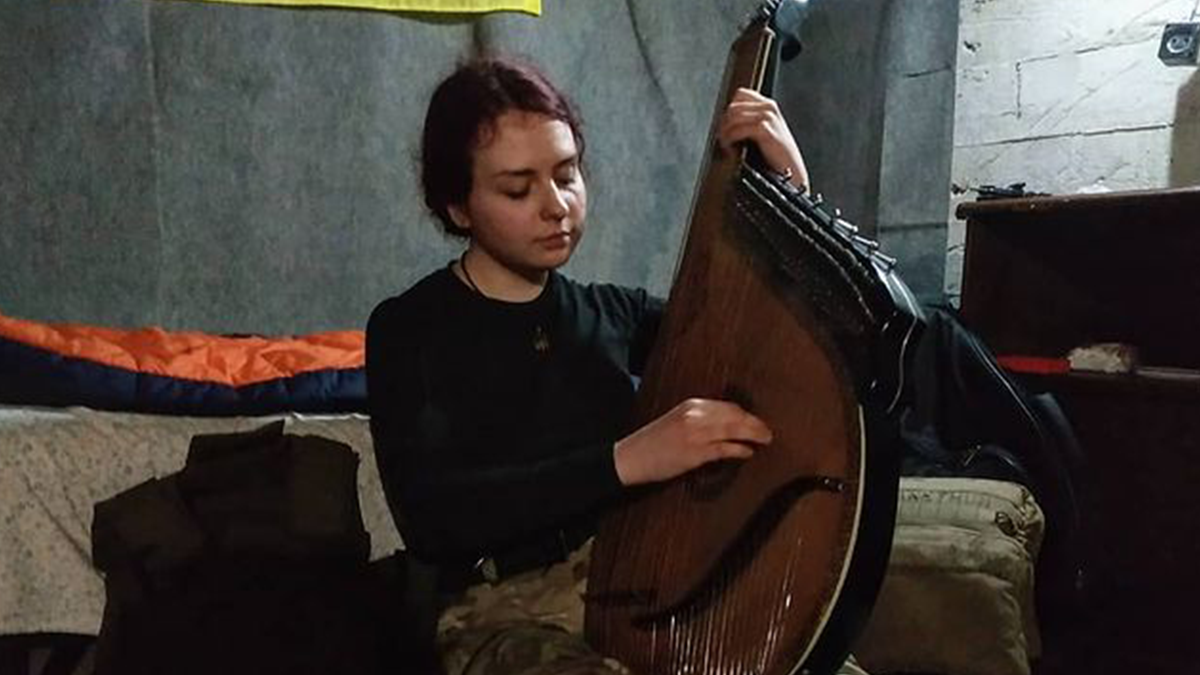 Захисниця Маріуполя з позивним "Пташка" опублікувала перше фото після звільнення з полону