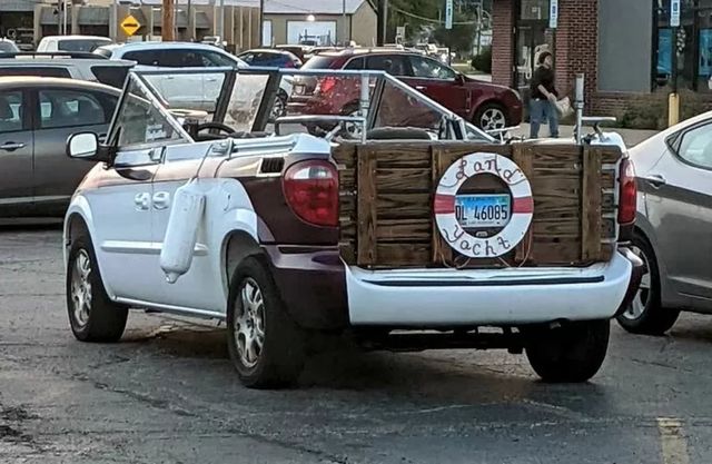 Американський мінівен Dodge Caravan перетворили на дуже дивну сухопутну яхту - фото 513610