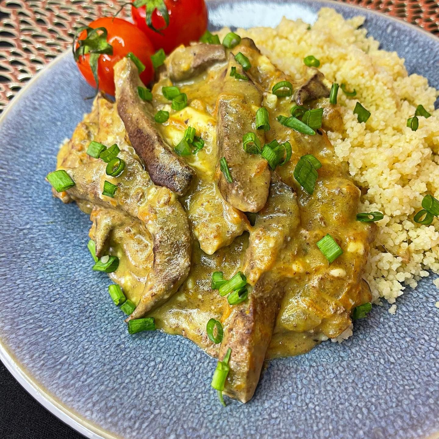 Куряча печінка, яку їдять навіть діти: простий рецепт від судді "МастерШеф" - фото 1