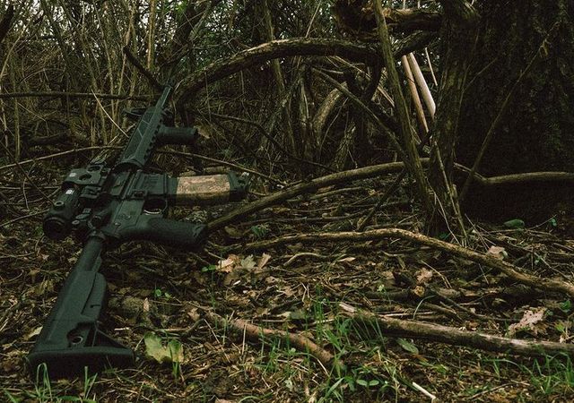 Фронтові будні: день Андрія Хливнюка на передовій показали у серії фото - фото 513722