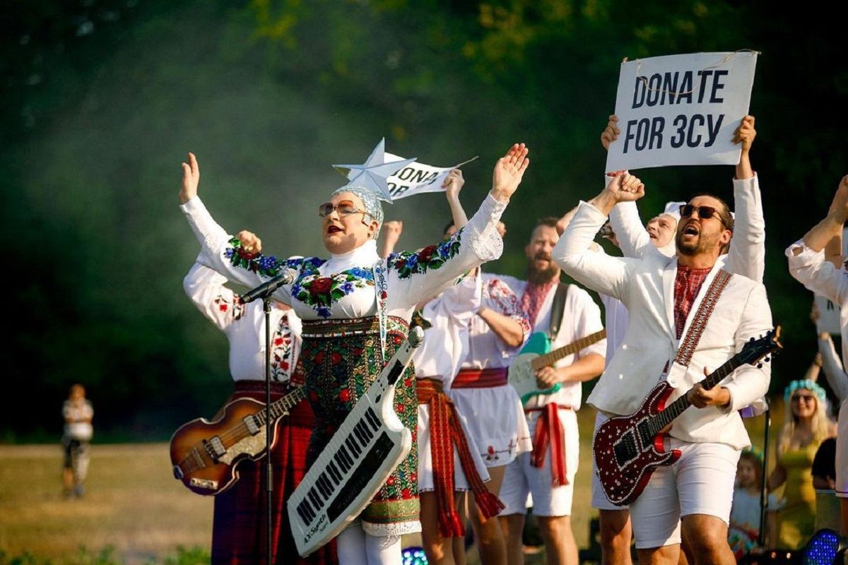 "Оргія на Щекавиці": Сердючка з мамою відреагували на новий мем пікантним фото