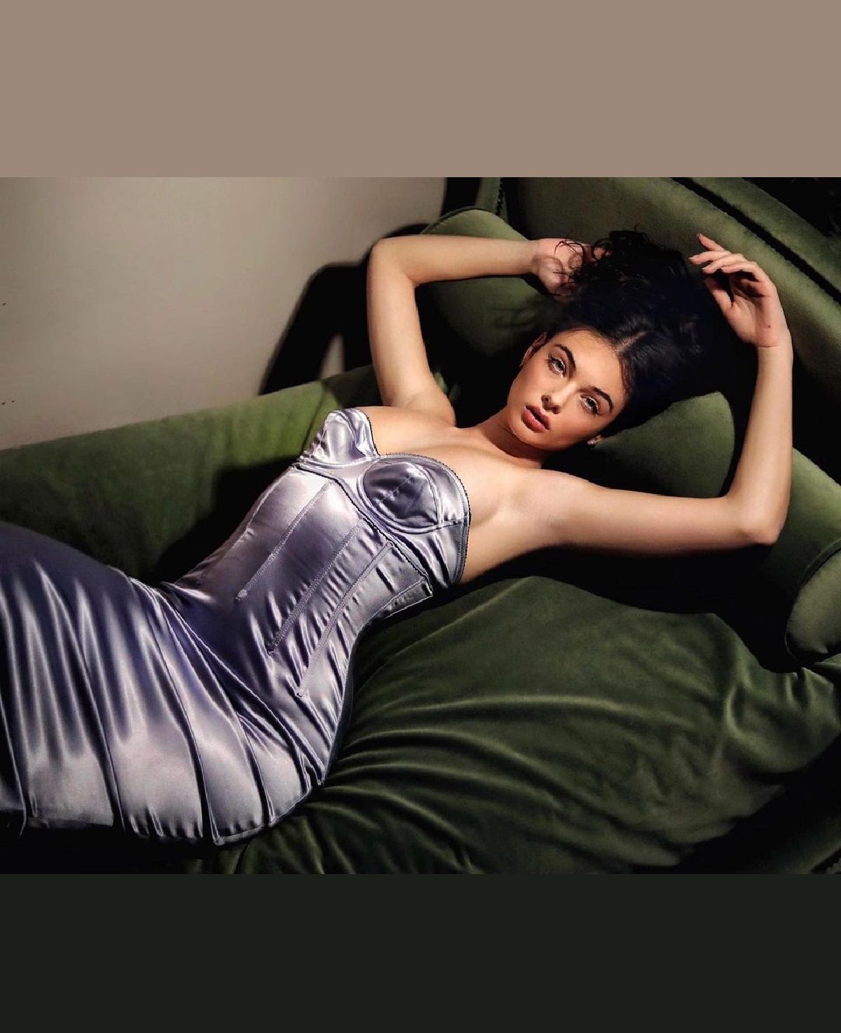 Копія розкішної мами: дочка Беллуччі вразила своєю вродою у новій фотосесії