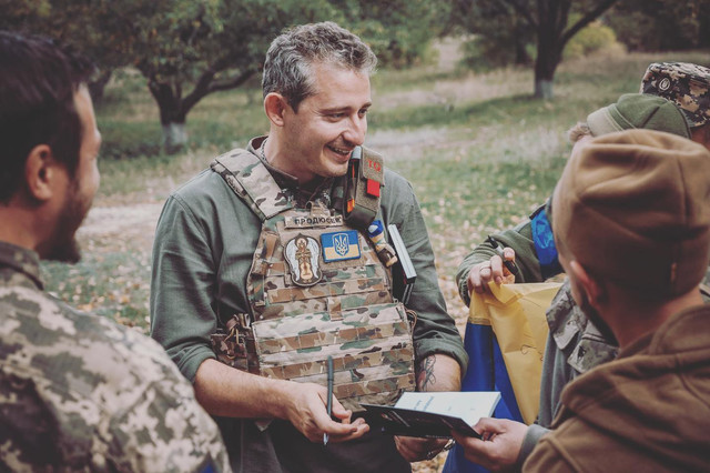 Не на сцені, а в ЗСУ: ТОП 10 пісень від артистів, які стали захисниками України - фото 514338