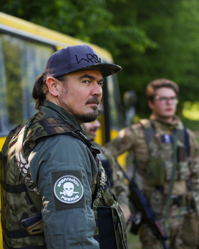 Не на сцені, а в ЗСУ: ТОП 10 пісень від артистів, які стали захисниками України - фото 514344