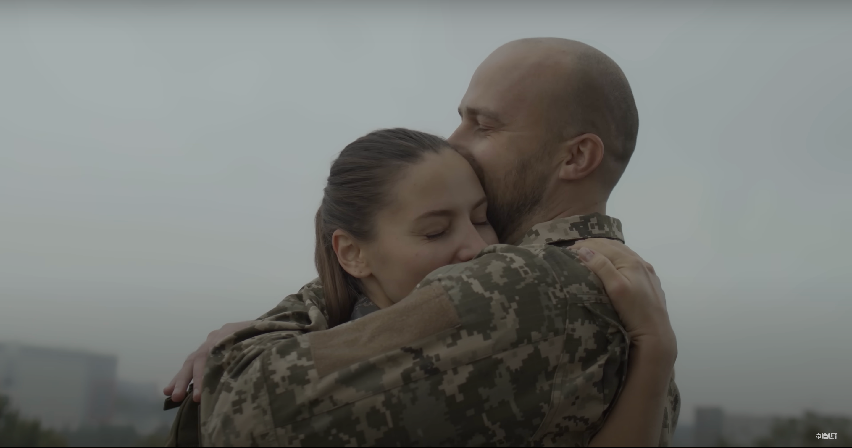 Український гурт "Фіолет" презентував кліп на пісню "Дівчисько" про історію жінки на війні