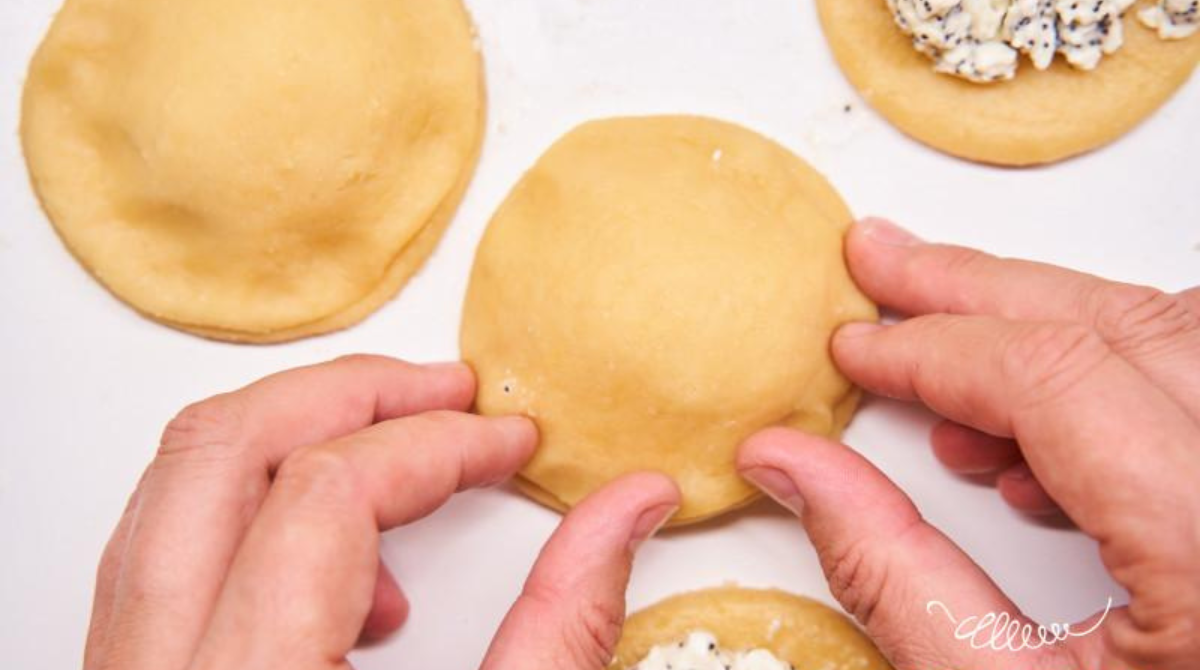 Клопотенко показав, як приготувати мандрики: рецепт української кухні