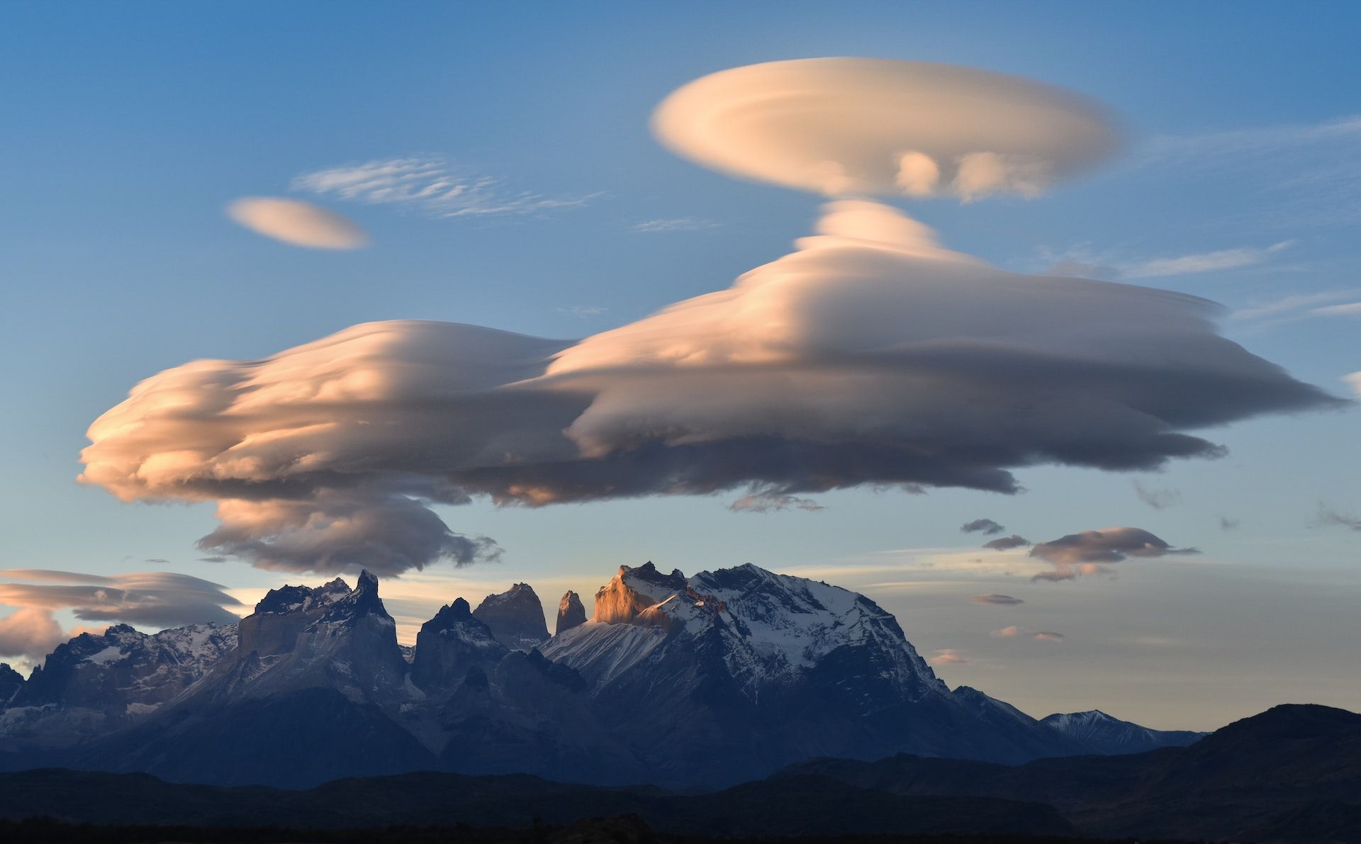 NASA офіційно взялась досліджувати НЛО - фото 1