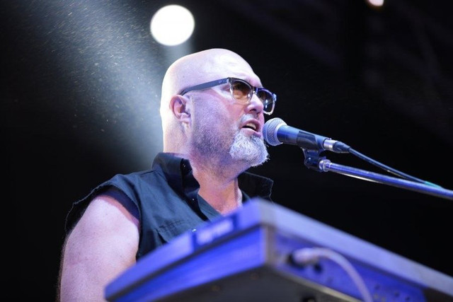 У Львові з концертом на підтримку ЗСУ виступить легендарний гурт 'КОМУ ВНИЗ' - фото 514981