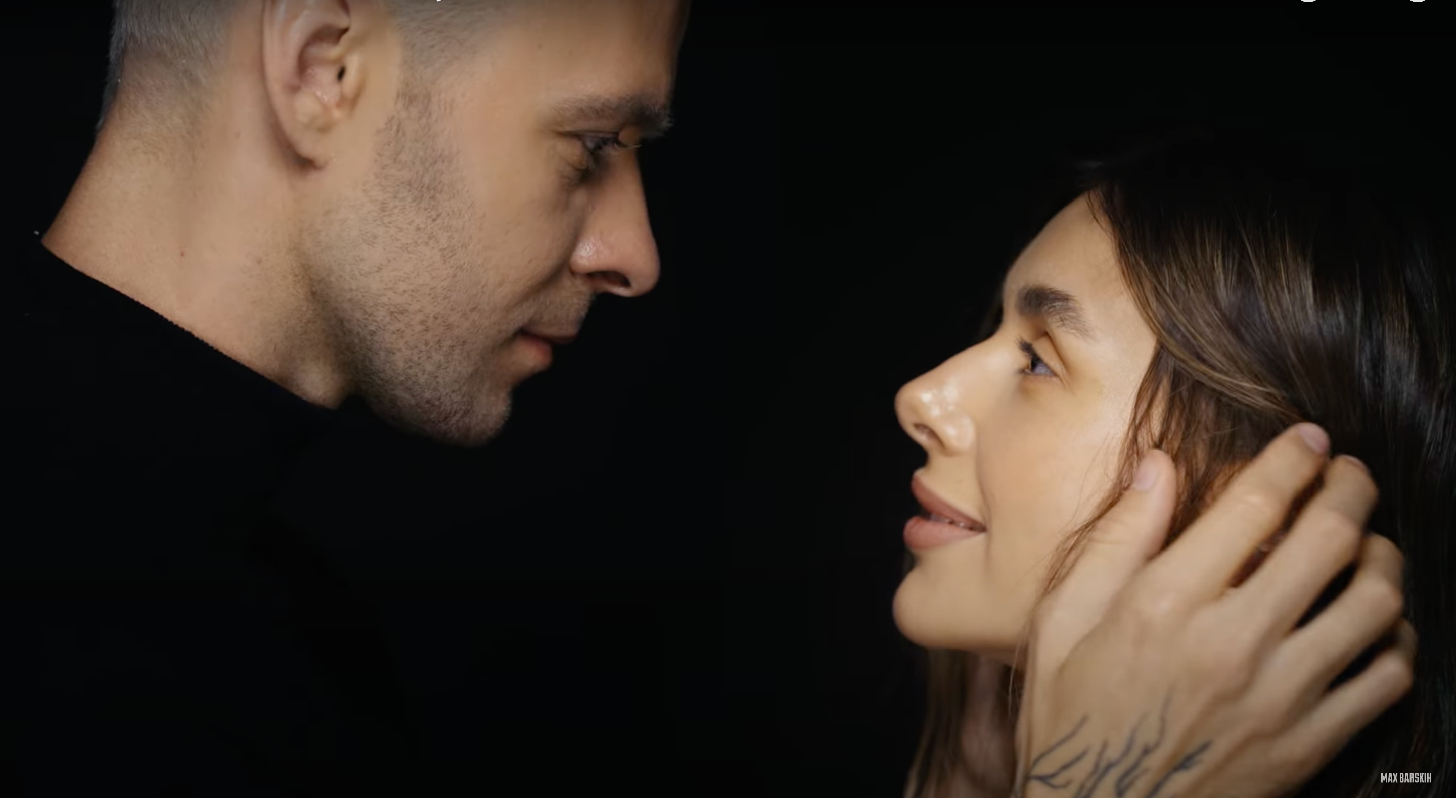 Кохання під час війни: Макс Барських та співачка ETOLUBOV записали спільну пісню "Римую"