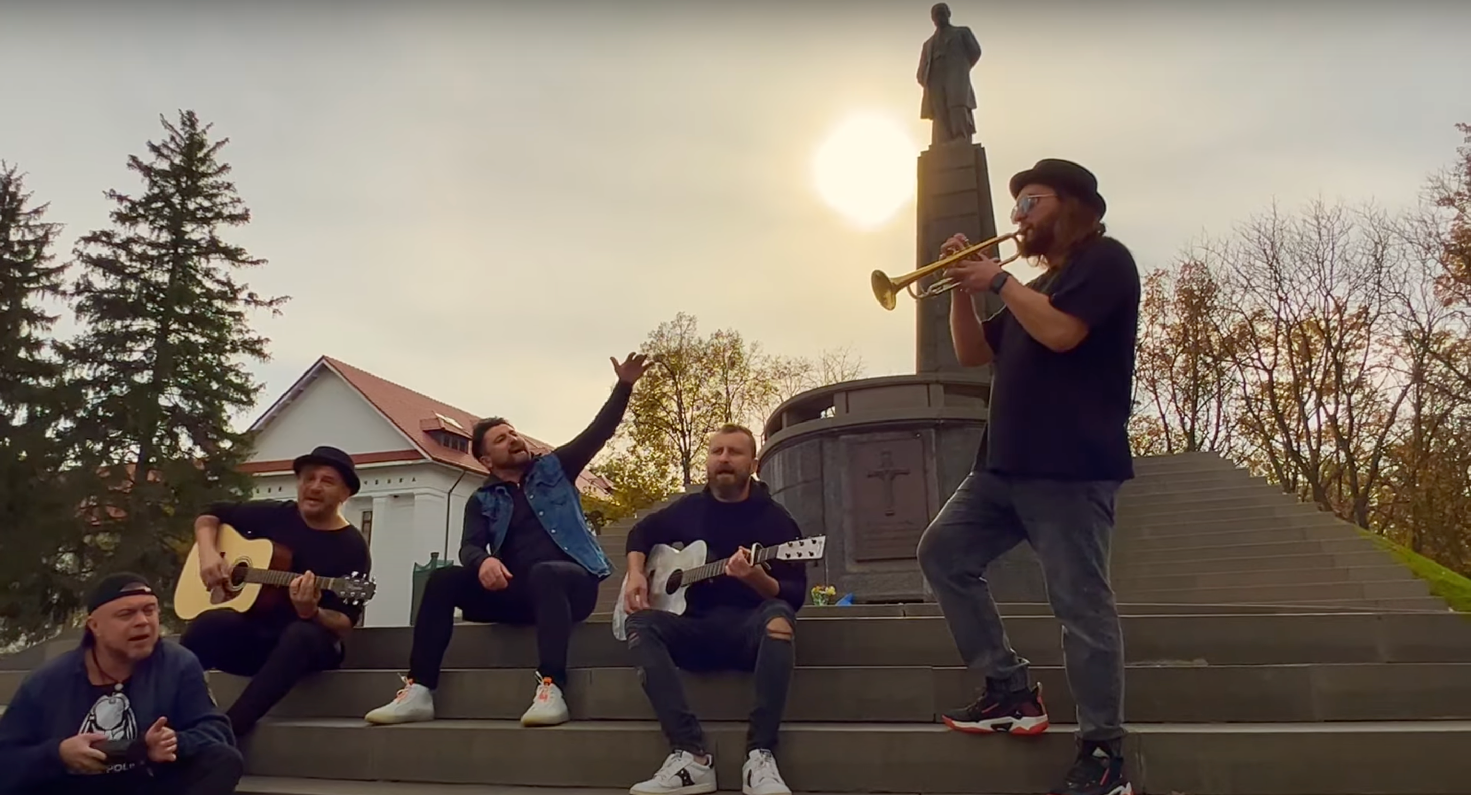 Гурт KOZAK SYSTEM перетворив на пісню вірш Ліни Костенко "Крила"