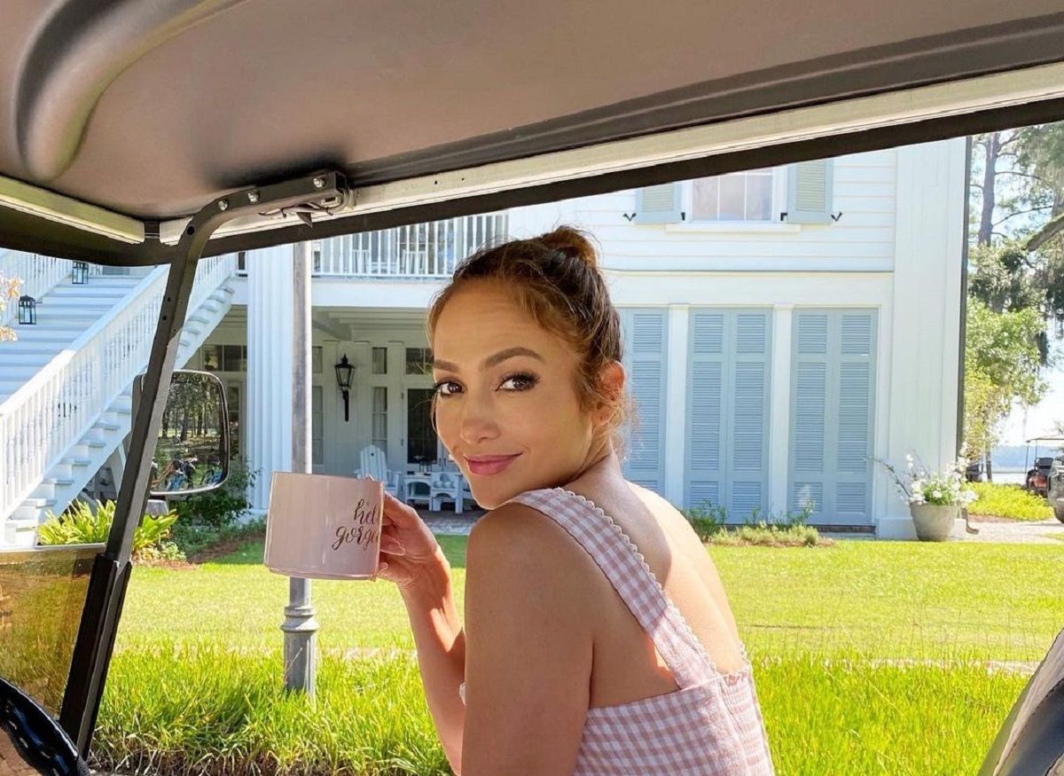 Дженніфер Лопес влаштувала інтимну фотосесію у спідньому