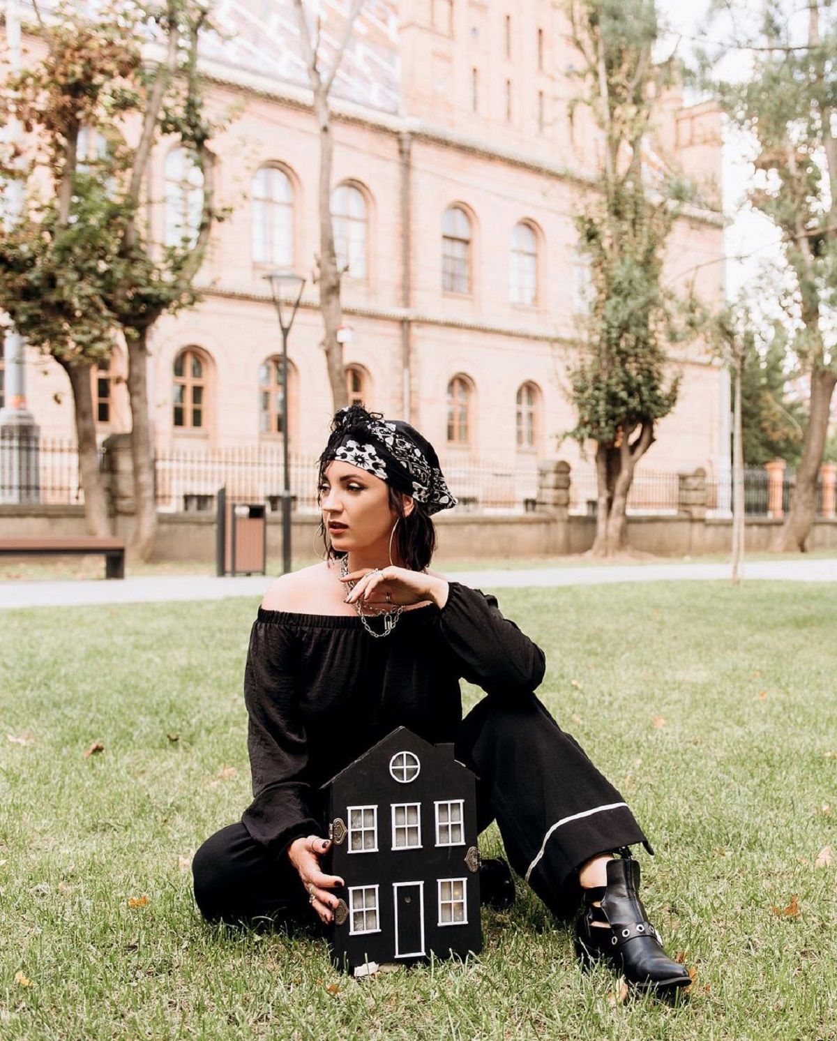 Цибульська зняла кумедну "медитацію на гроші" - фото 1