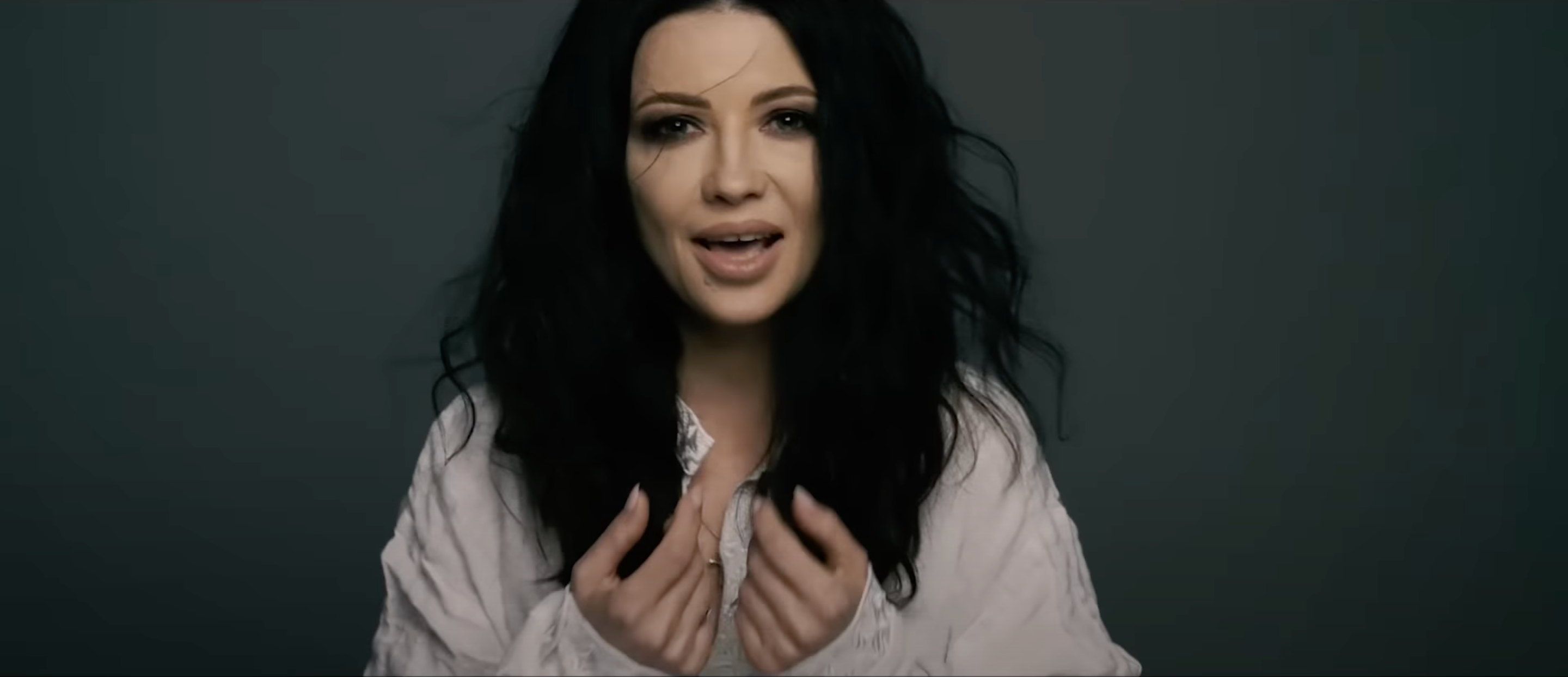 Lama випустила кліп на пісню "Сильні люди" про єднання сил українського народу та армії