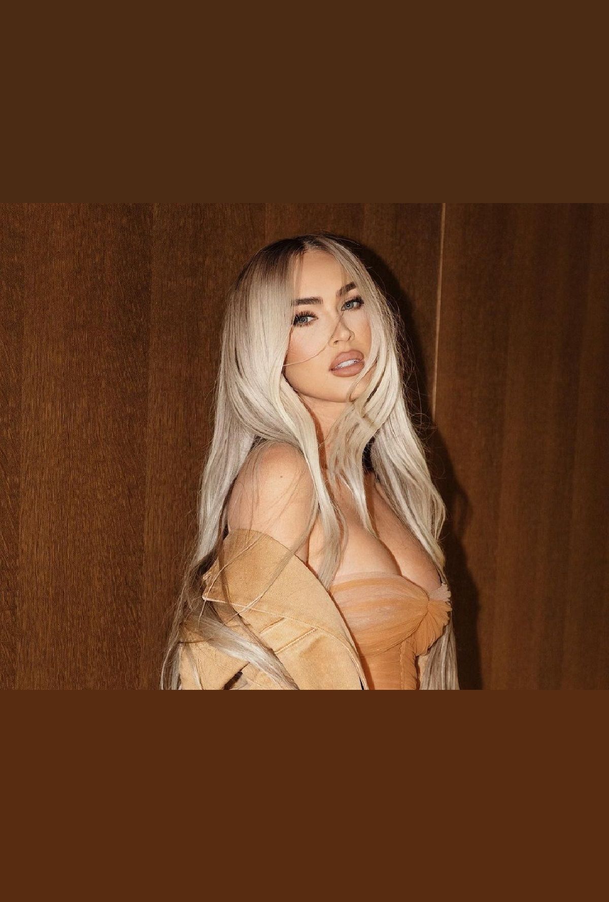 Спокуслива Меган Фокс похизувалась фігурою у прозорій сукні – 18+