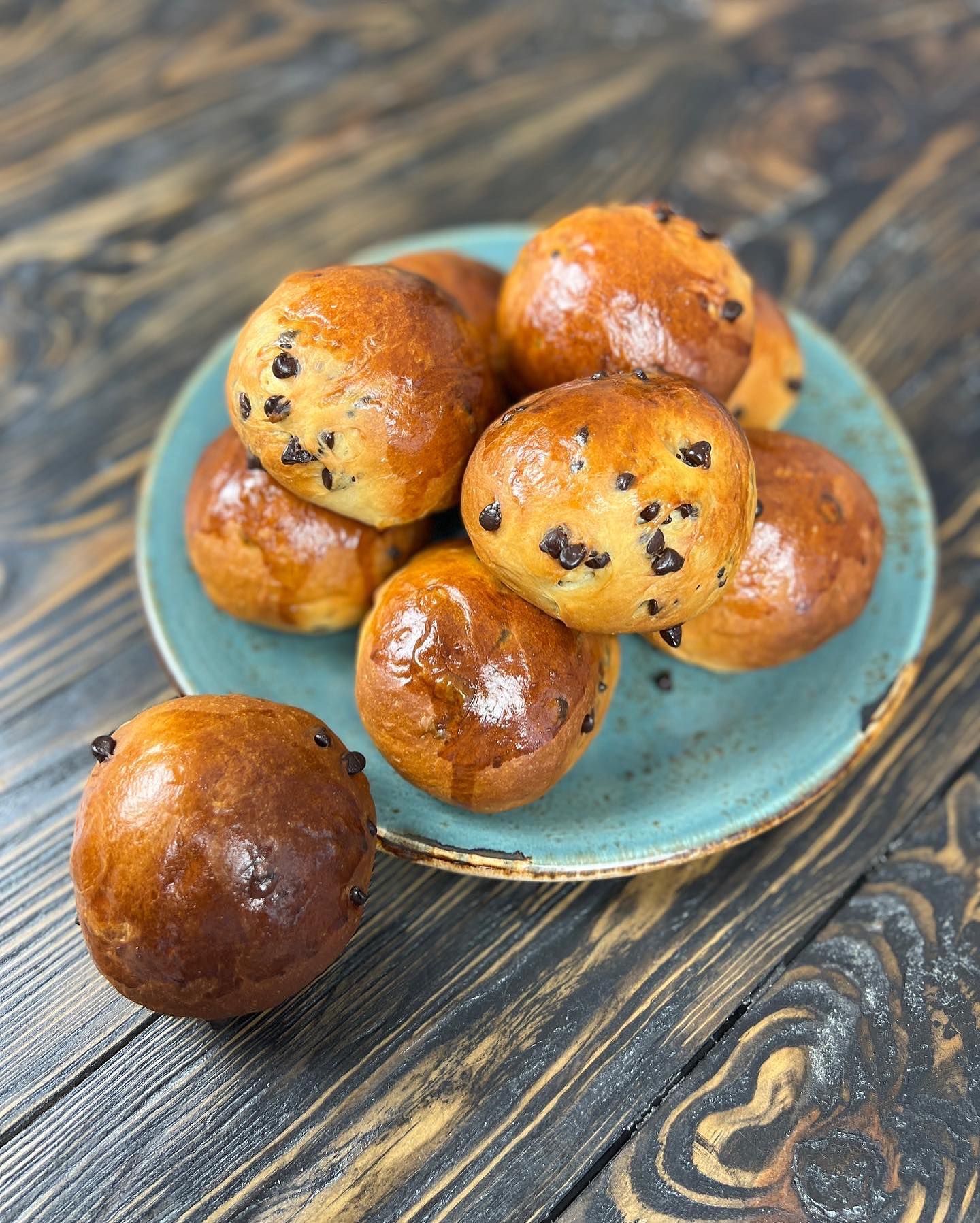 Ліза Глінська розповіла, як приготувати дріжджові булочки із шоколадом чи родзинками