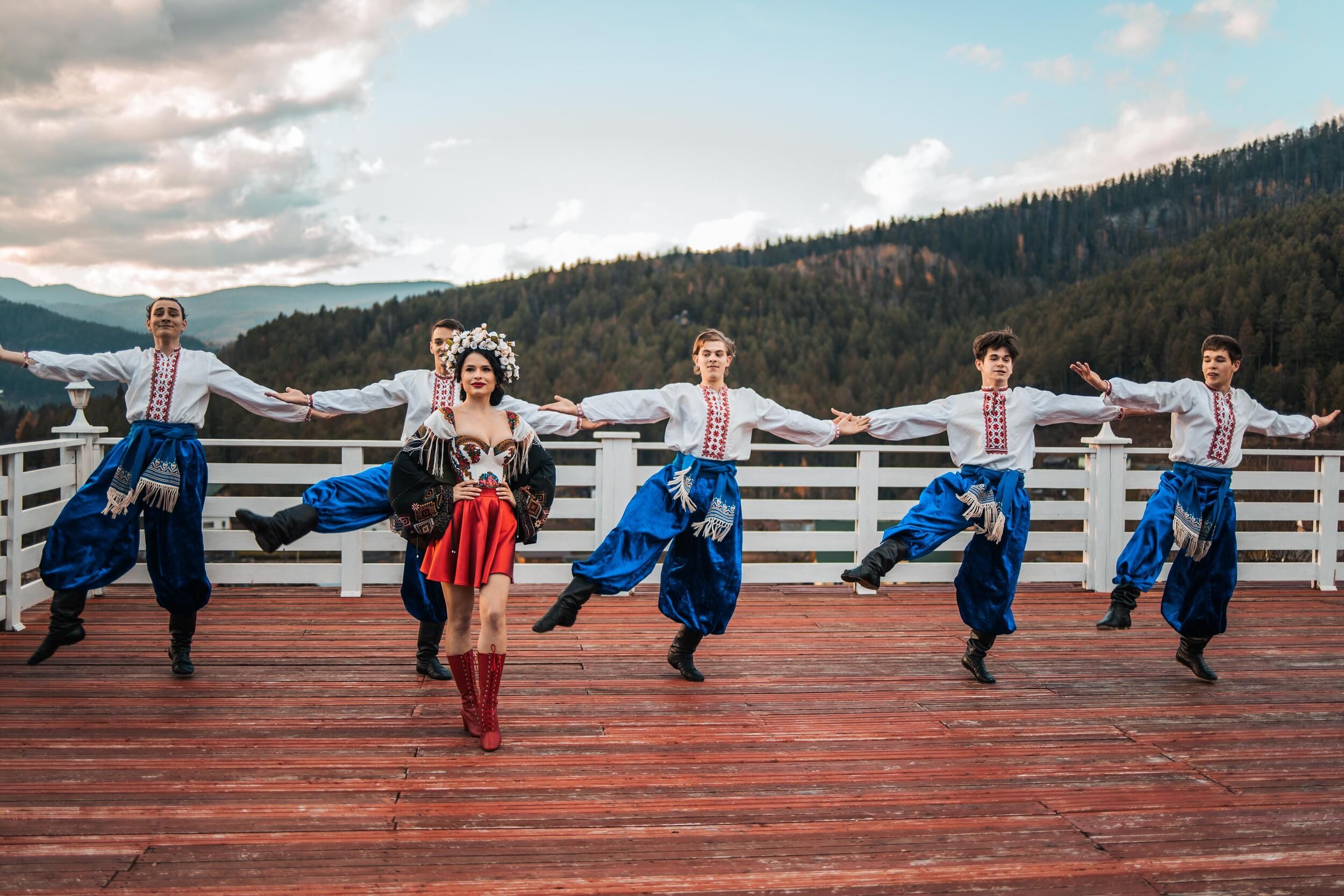 KRISTONKO показала характер української дівчини у новій пісні "BANDERA"