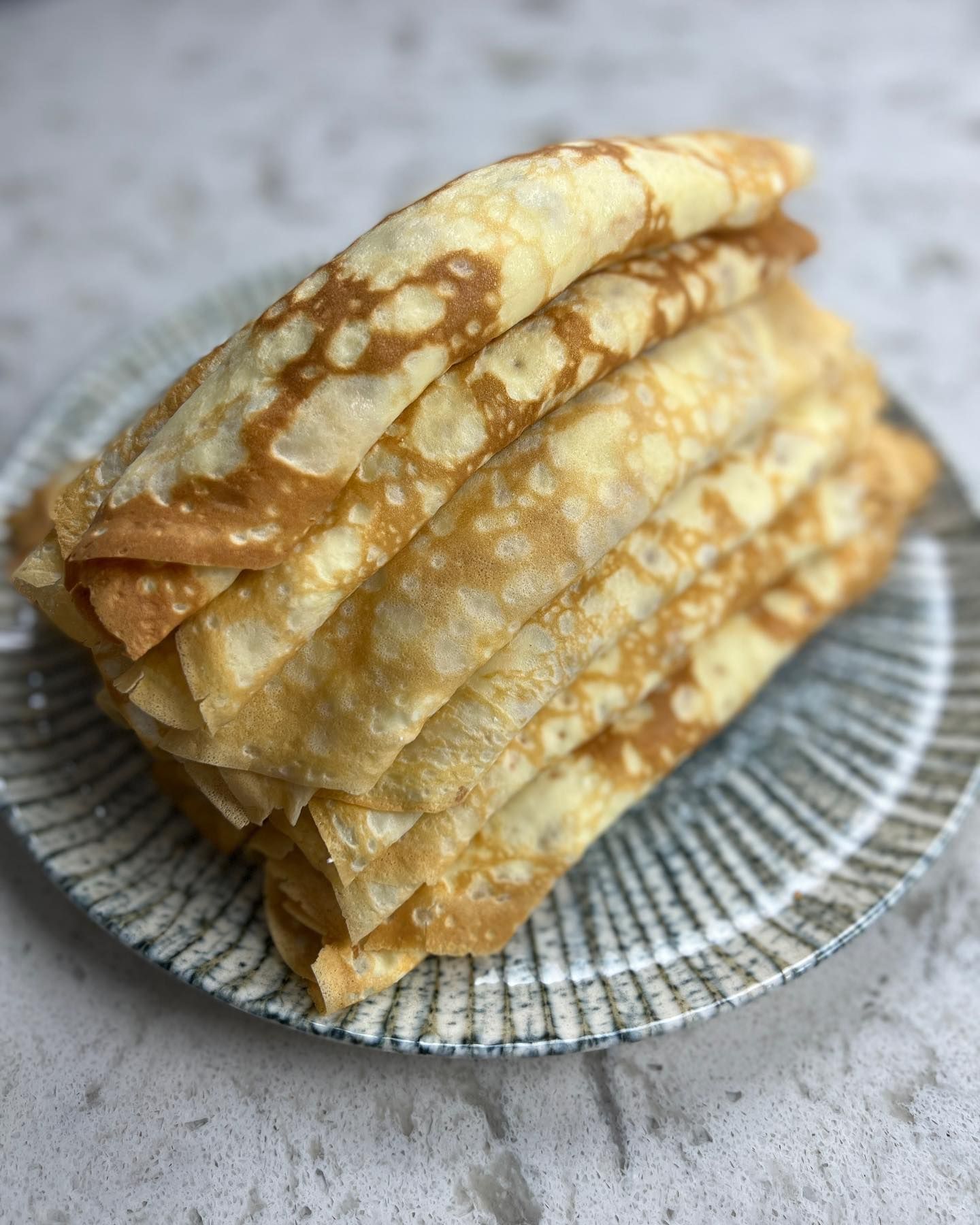 Ліза Глінська розповіла, як приготувати млинці з сиром та родзинками