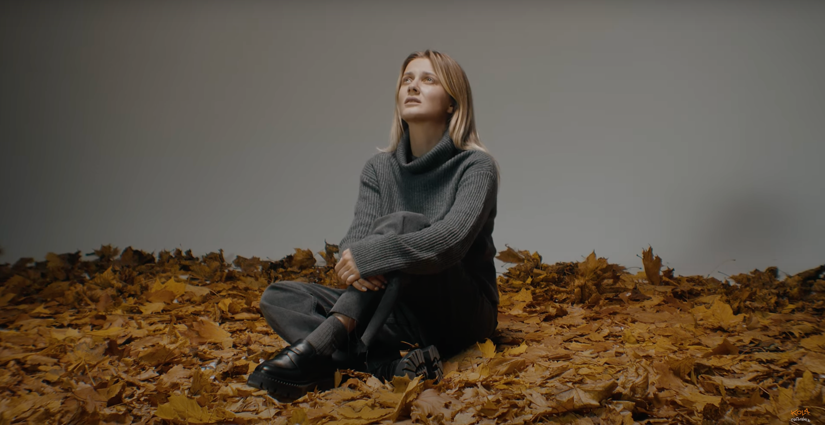 Співачка KOLA розповіла про пережите у пісні "Листопад"