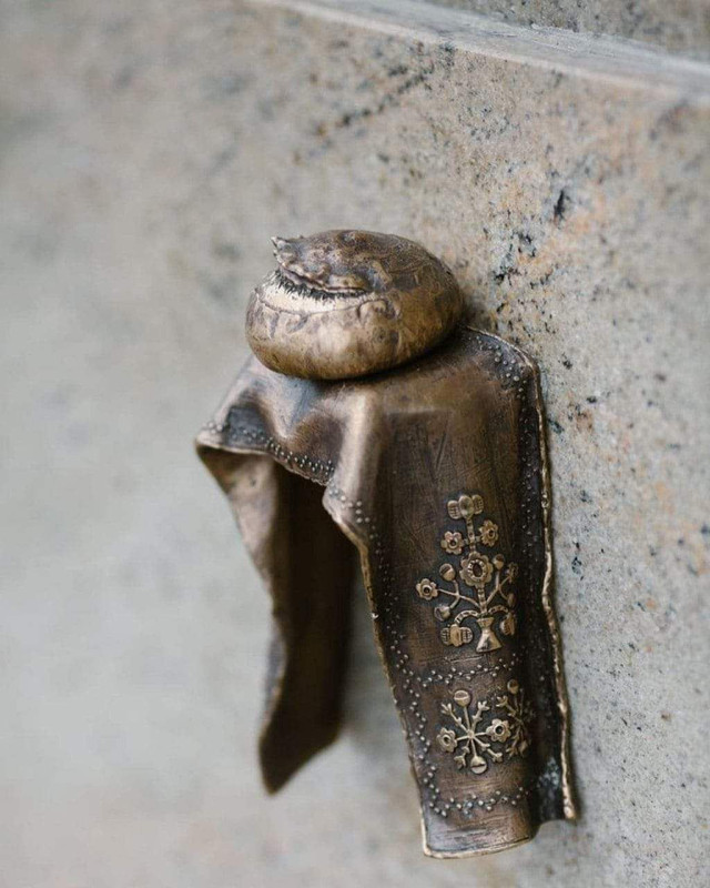 У Києві з'явилася нова мініскульптура: це паляниця - фото 516244