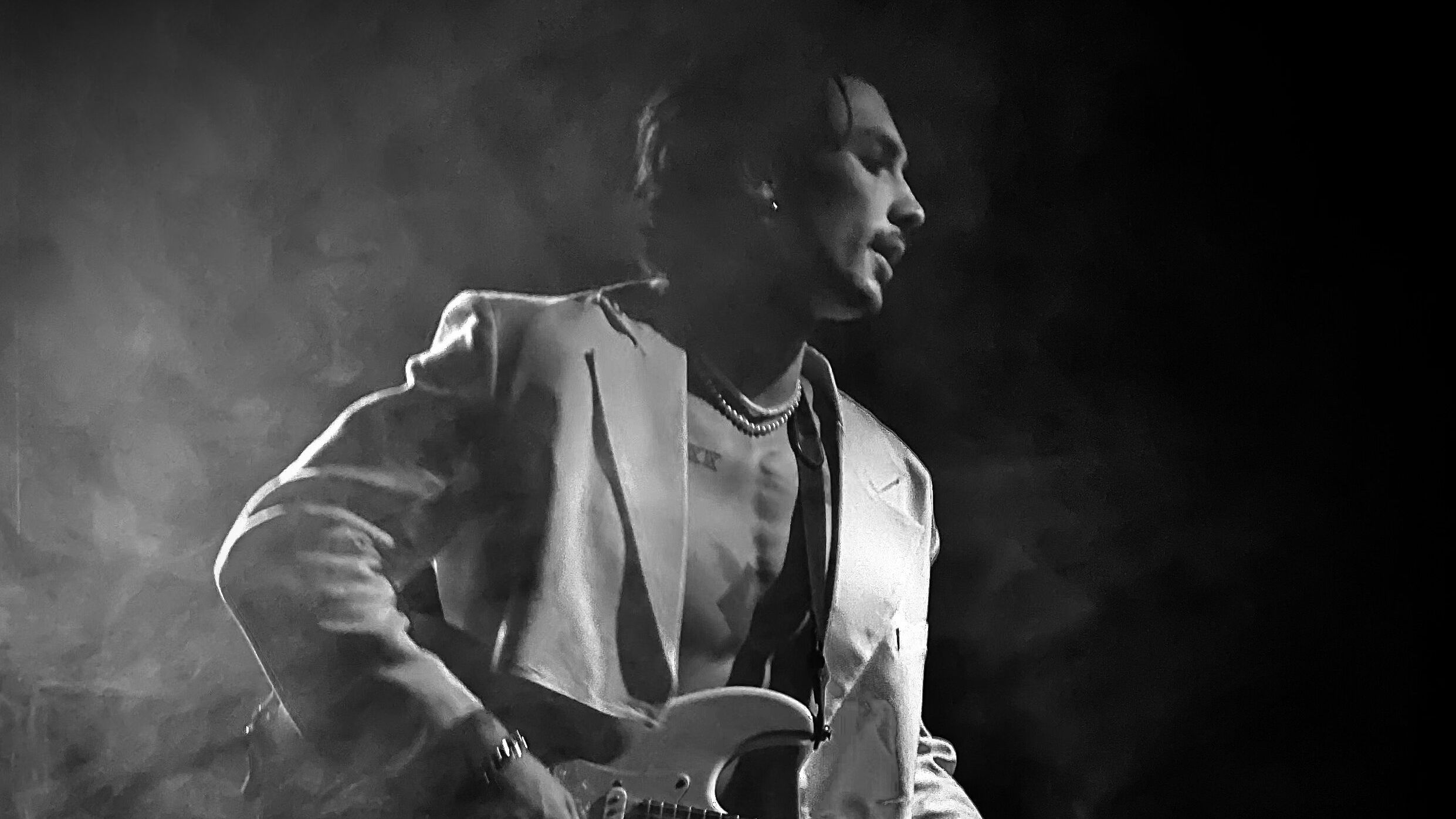 Виконавець Ostrovskyi презентував чергову провокативну пісню "Ще не раз"