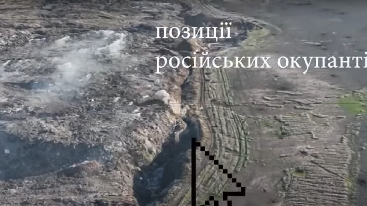 Українські воїни знищують окупантів під Бахмутом - фото 1