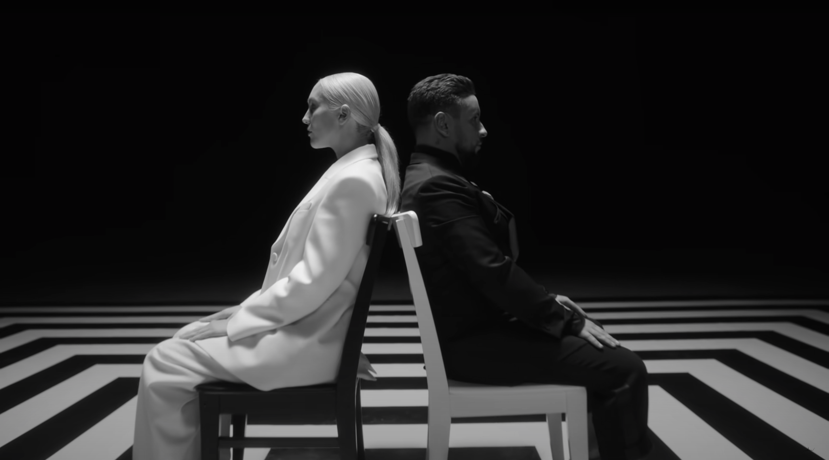 MONATIK та ROXOLANA випустили спільну пісню "Інь-Ян": це саундтрек до фільму "Сусідка"