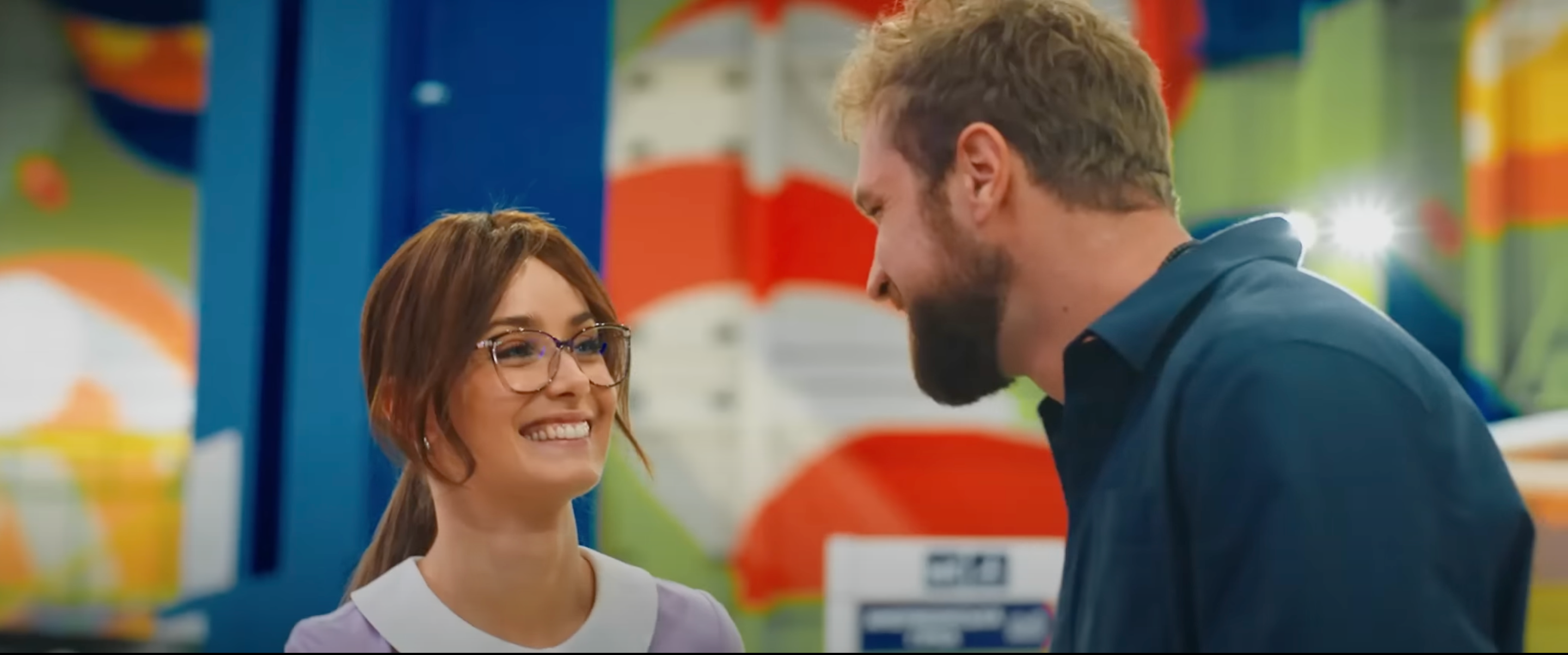 Сусідка: дивіться трейлер романтичної комедії, де головну роль зіграла Ксенія Мішина - фото 1