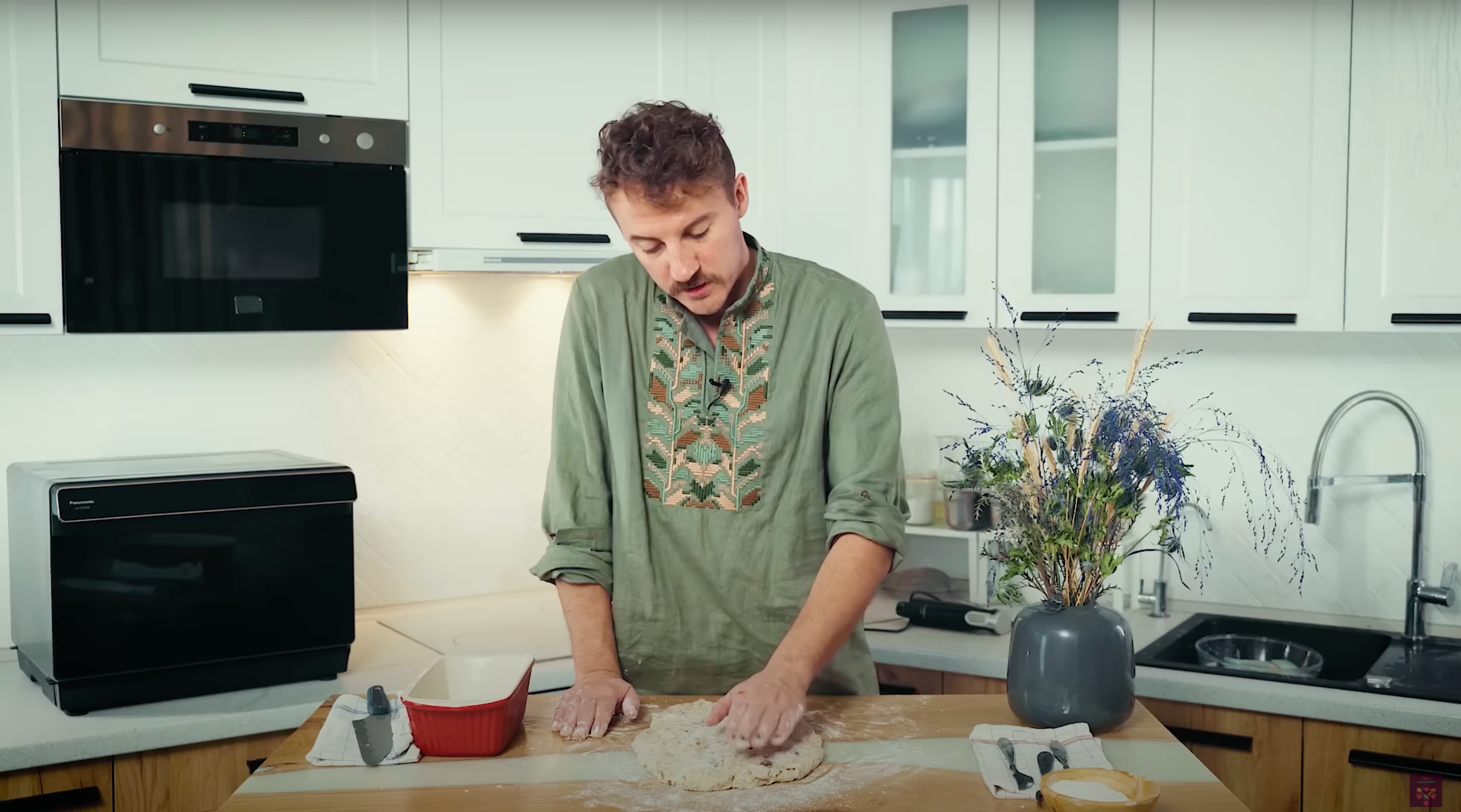 Клопотенко показав, як приготувати різдвяну паляницю: рецепт святкового хліба - фото 1