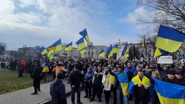 У березні херсонці регулярно виходили на протести проти російських окупантів- фото 517501