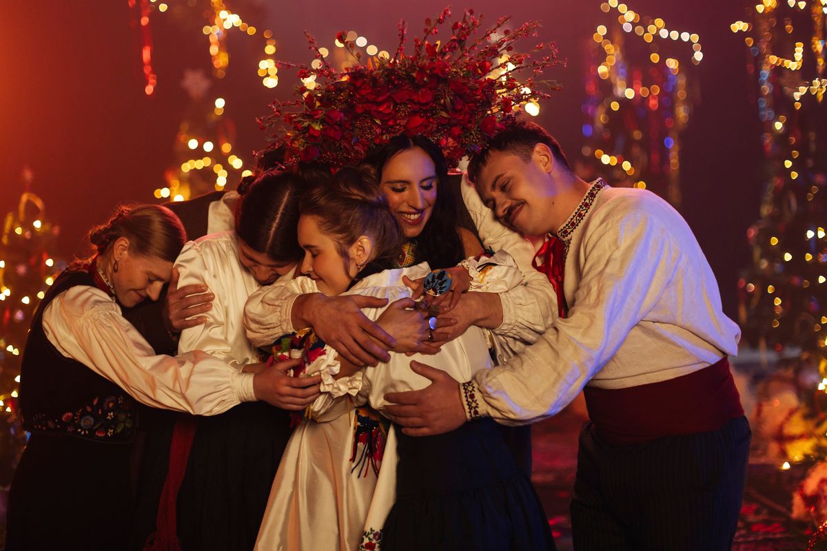 Музичний різдвяний фільм "Колядки на Кудрявці" – слухайте автентичні колядки від зірок