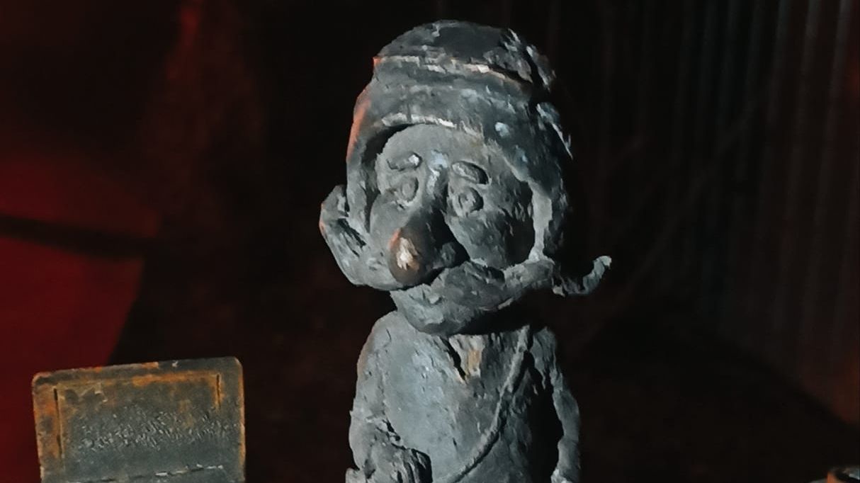 Професор з окопу – в Ужгороді встановили мініскульптурку на честь викладача