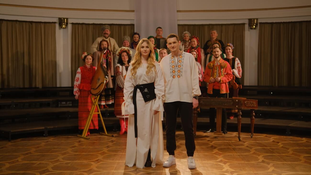 Dima PROKOPOV, Настя Балог та ансамбль "Калина" переспівали найвідомішу українську колядку - фото 1