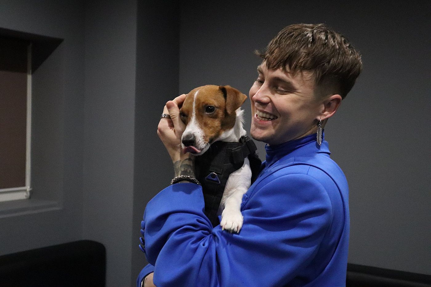 Артем Пивоваров і Пес Патрон записали спільну пісню заради допомоги тваринам - фото 1