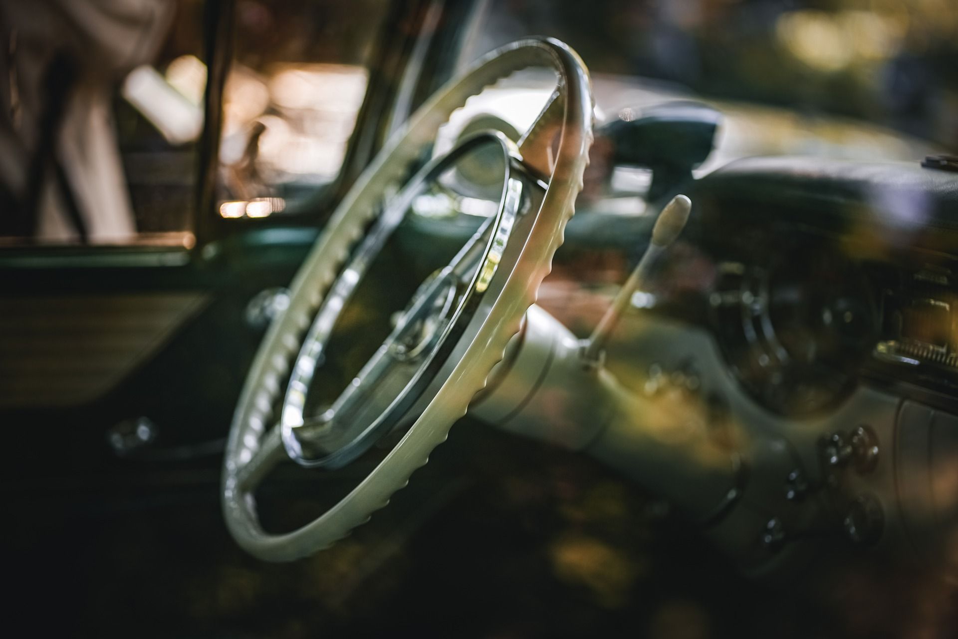 Середній вік ввезених авто в Україні сягнув найвищого показника за десятиліття - фото 1