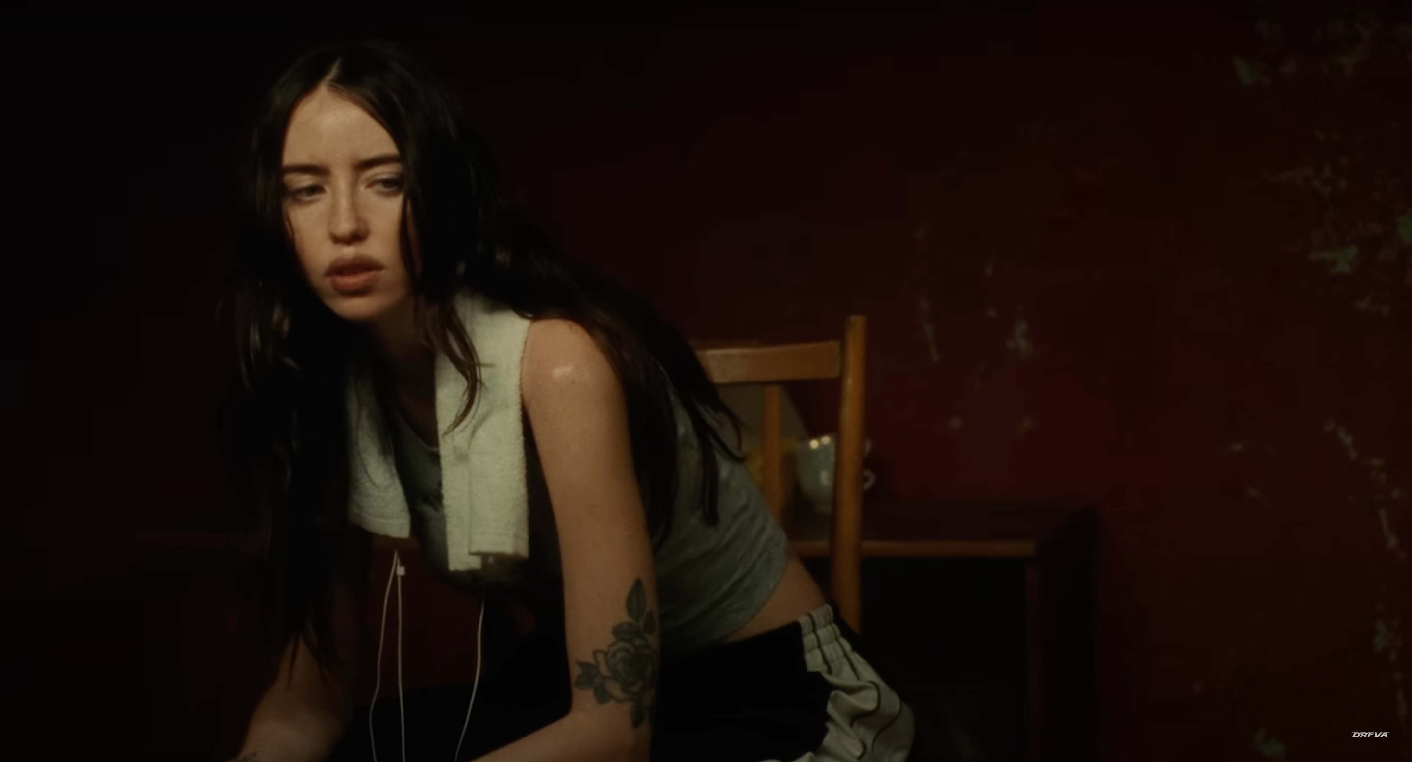 Dorofeeva записала чуттєву пісню та кліп про стосунки на відстані "Вотсап"