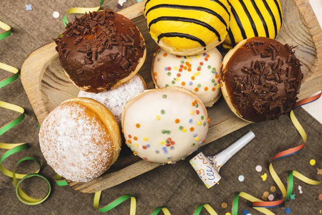 Вихідні і свята у лютому 2023: календар робочих і вихідних днів в Україні - фото 519034