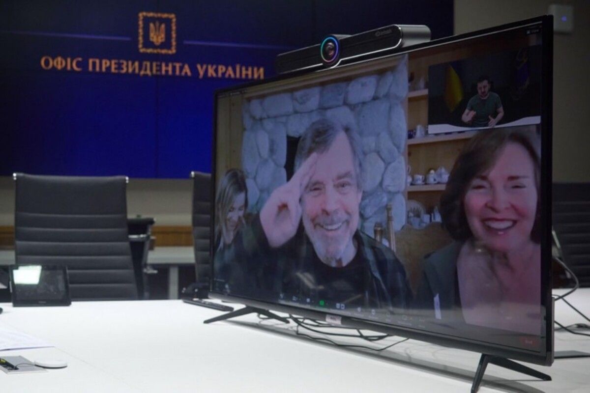 Актор "Зоряних війн" Марк Гемілл продасть постери з фільму з власним автографом на ЗСУ