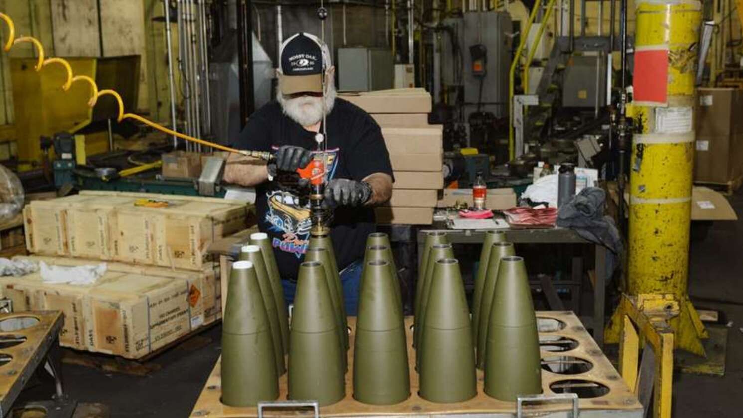 The New York Times показав, як на заводі виготовляють артснаряди для України