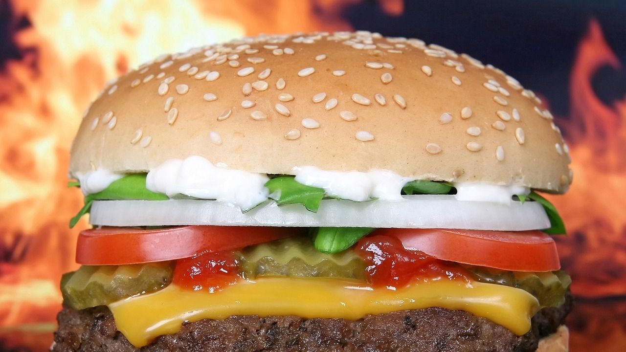 "Індекс Біг Мака" показав, що гривня в топ-5 недооцінених валют