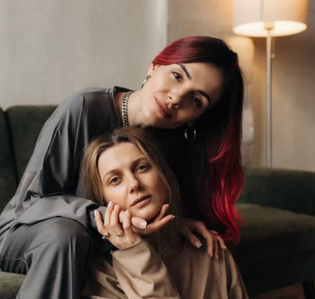 "Ця пісня про людей" – KOLA та MamaRika зняли кліп, який не можливо дивитися без сліз