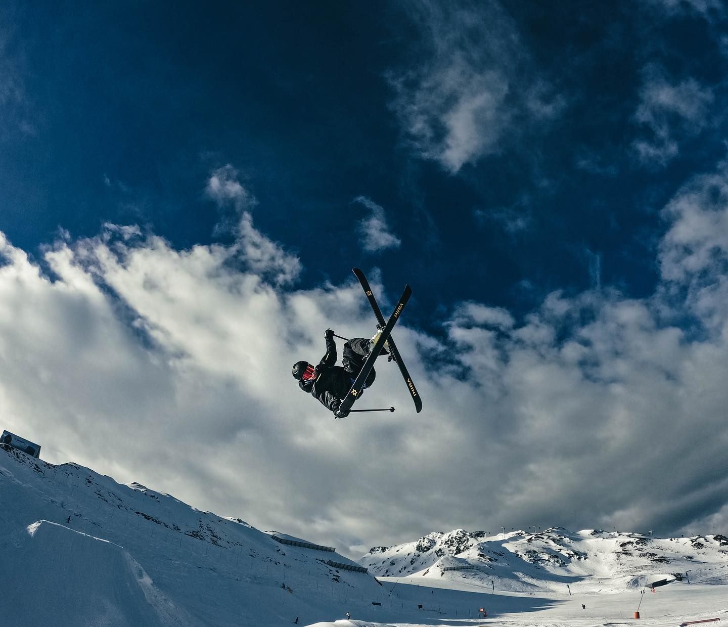 Українець та переможець Кубка Європи з фристайлу показав, як проходять його тренування