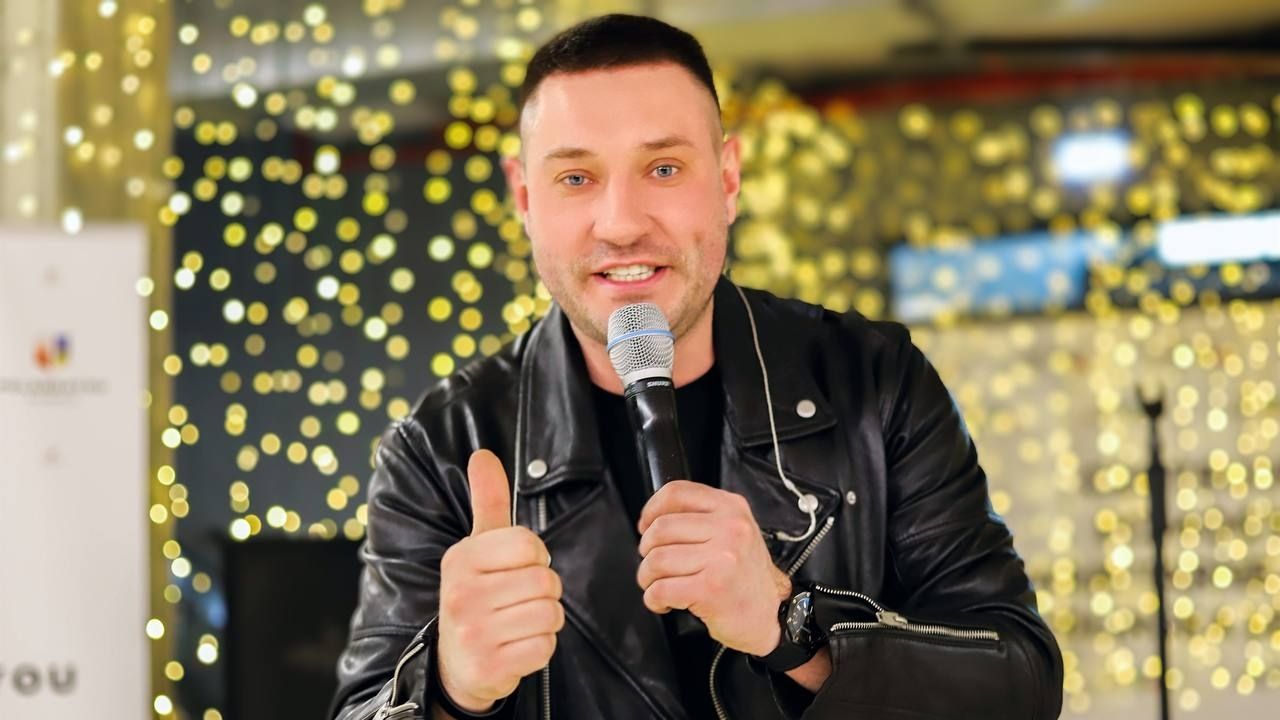 Благодійний вояж Латвією – співак Андрій Кравченко збирає кошти на потреби ЗСУ